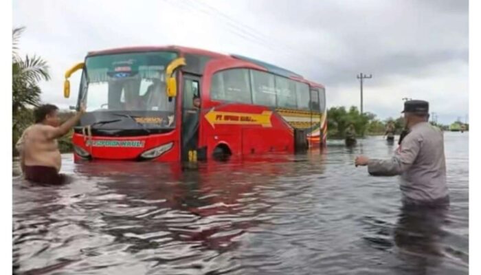 Banjir di Jalan Lintas Timur, Dinas PUPR Riau Siap Bantu Peralatan Untuk BPJN