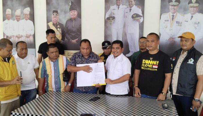Konferensi Pers: Nasaruddin Siap Bertarung di Pilkada Pelalawan 2024 sebagai Cabup dari Partai Golkar