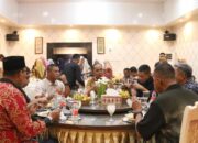Pj. Bupati Inhil Herman Jamu Makan Malam Kasrem 031 / Wira Bima Bersama Rombongan