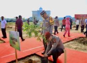 Wakapolda Riau Pimpin Penanaman Pohon Serentak dalam Rangka Hari Bhayangkara