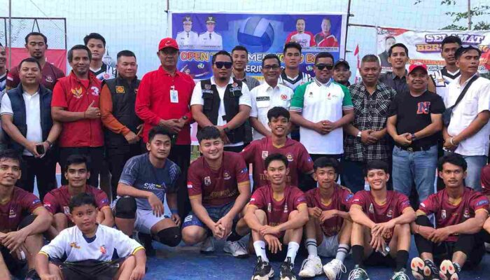 Dipadati Ratusan Masyarakat, Bupati H Zukri Tutup Pertandingan Voli Desa Sering