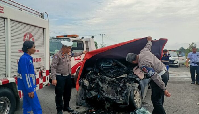 Minibus Tabrak Truk di Tol Pekanbaru-Dumai, Tiga Orang Meninggal Dunia