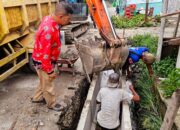 Camat Junaidi Tinjau Pembangunan Drainase di Jalan Guru Kecamatan Pangkalan Kerinci