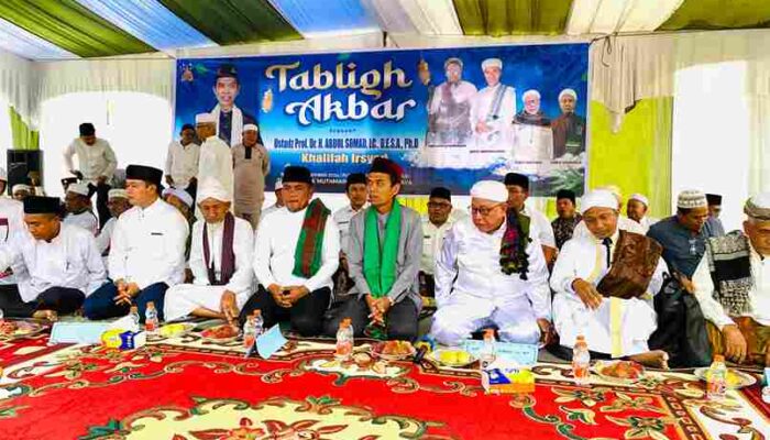 Dihadiri UAS, Bupati H. Zukri Buka Khalwat Suluk di Desa Kiyap Jaya