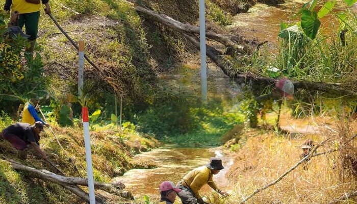 PUPR Pekanbaru Rutin Bersihkan Drainase di Musim Penghujan Untuk Antisipasi Banjir