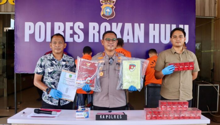 Polres Rohul Tangkap Wanita Pemilik Toko Jual Rokok Luffman Tanpa Pita Cukai Resmi 5.000 Bungkus