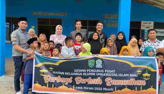 Berbagi Keberkahan Jelang Lebaran Idul Fitri, Pengurus IKA UIR Santuni Anak Yatim Piatu