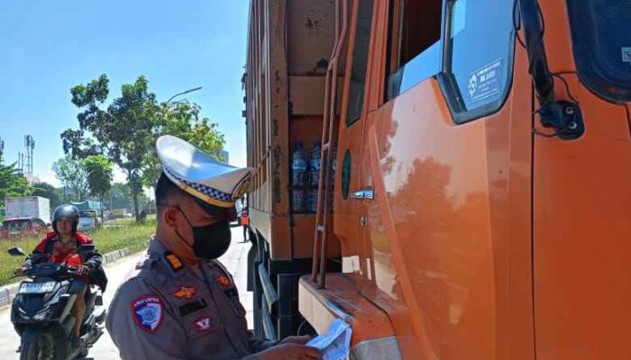 Ditlantas Polda Riau Gelar Razia Gabungan, Sasar ODOL dan Truk Pelanggar Jam Operasional di Pekanbaru