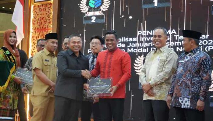 Kabupaten Pelalawan Raih Penghargaan Penyumbang Investasi Terbesar se-Provinsi Riau Tahun 2024