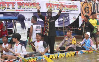 Melly Mike, Kapolda Riau dan Dikha Jajal Pacu Jalur