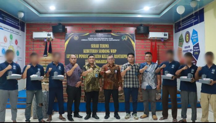 Kalapas Rantauprapat Pimpin Serah Terima Kebutuhan Sandang WBP