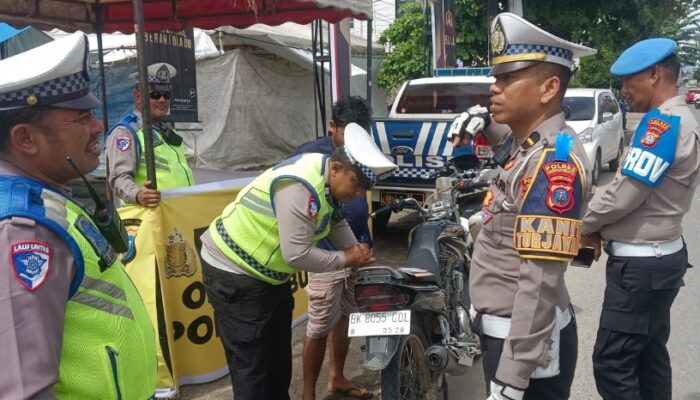Satlantas Polres Labuhanbatu Intensifkan Pengaturan Lalu Lintas di Jalur Padat Saat Ops Zebra Toba 2025