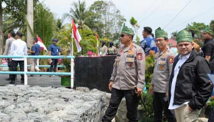 Kapolri Didampingi Dankorbrimob Resmikan 27 Jembatan dan Mulai Pembangunan 83 Jembatan Baru di Kampar