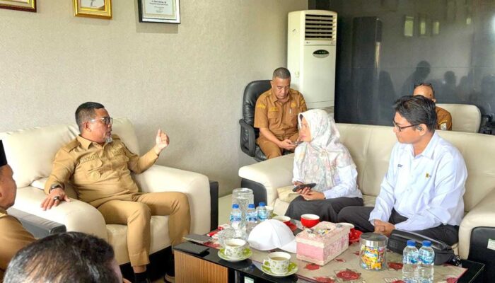 Bupati Zukri Dorong Proyek Kabel Bawah Laut PLN, Listrik 24 Jam di Pulau Mendol Segera Terwujud