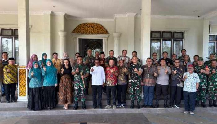 Perkuat Sinergi Pembangunan dan Keamanan, Bupati Pelalawan Sambut Hangat Kunjungan Danrem 031/Wira Bima